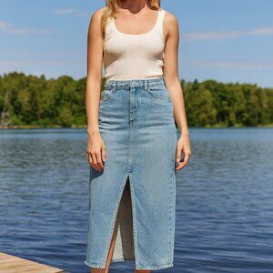 Woman's Old Navy New Jean Skirt Size 8